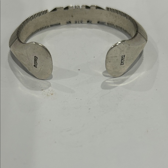 Silver geometric Pattern Bracelet - Picture 3 of 4